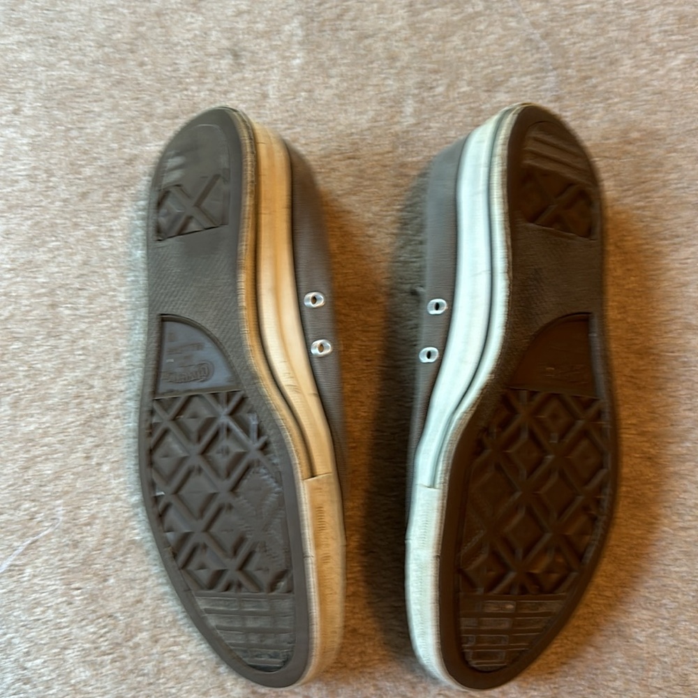 Converse - Picture 2 of 2